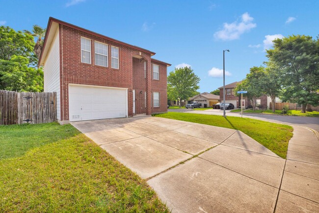 Building Photo - Charming 3-Bedroom, 2.5-Bath Home with Spa...