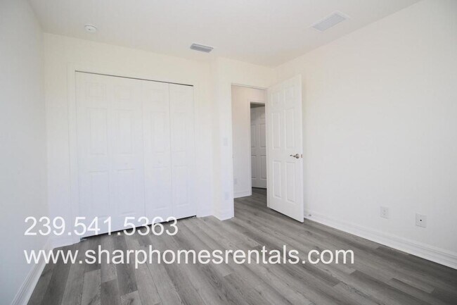 Building Photo - 4142 NE 20th Pl