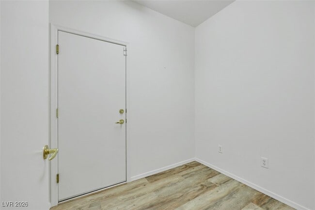 Building Photo - 1935 Valley Center Dr