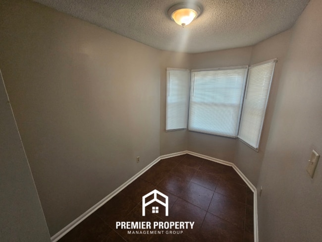 Building Photo - 3373 S Mendenhall Rd