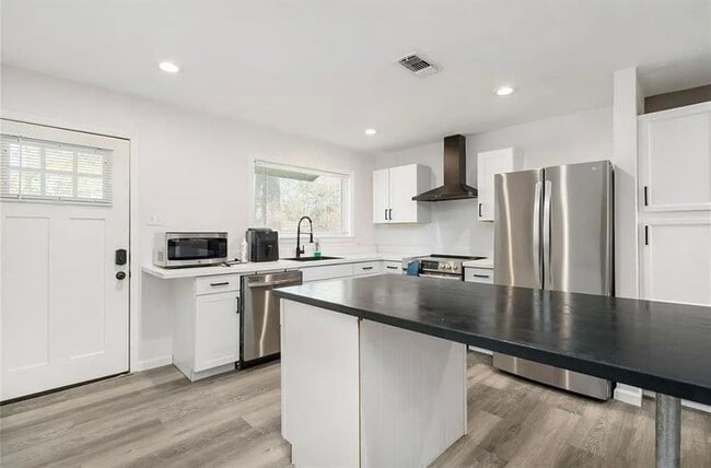 Building Photo - 607 Cactus Dr