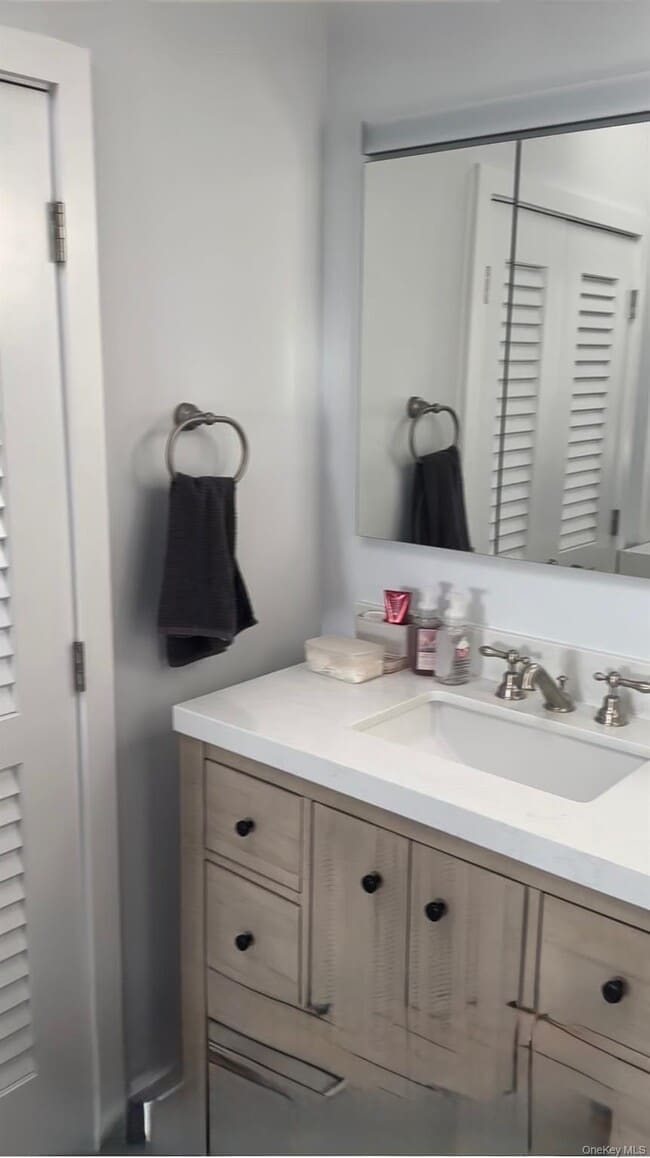 Building Photo - 750 W Broadway