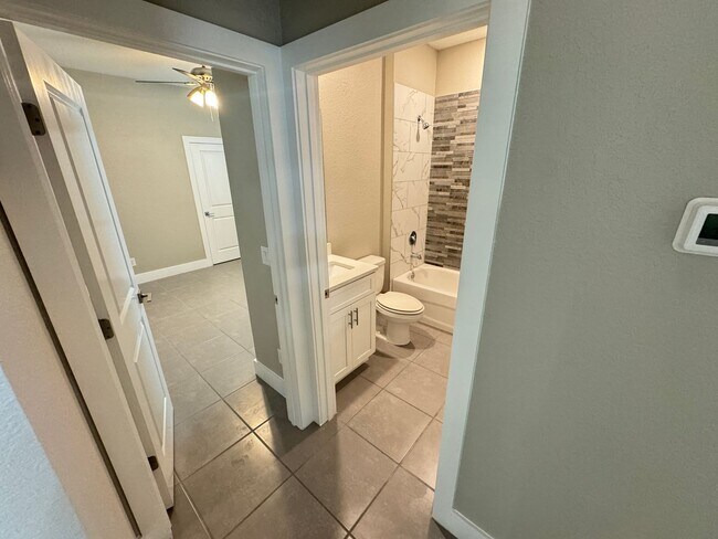 Building Photo - Spacious 4-Bedroom Home in Poinciana – Internet Included & No HOA Approval Required