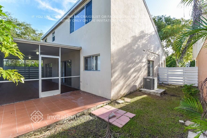 Building Photo - 14450 SW 139th Ave