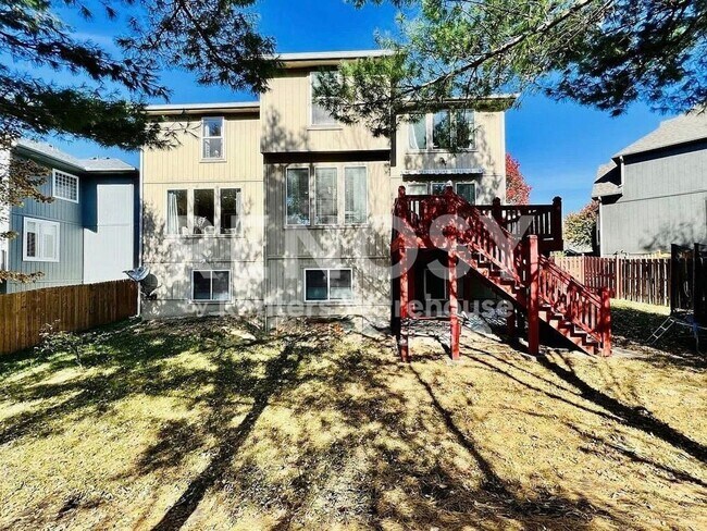Building Photo - 5 Bedroom Home in Overland Park
