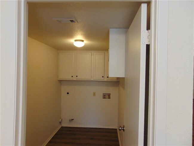 Building Photo - 9213 Independence Loop