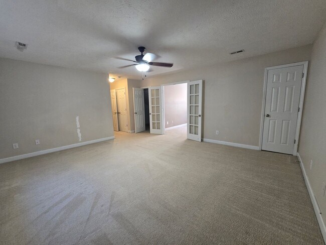 Building Photo - 197 Rolling Stone Ct