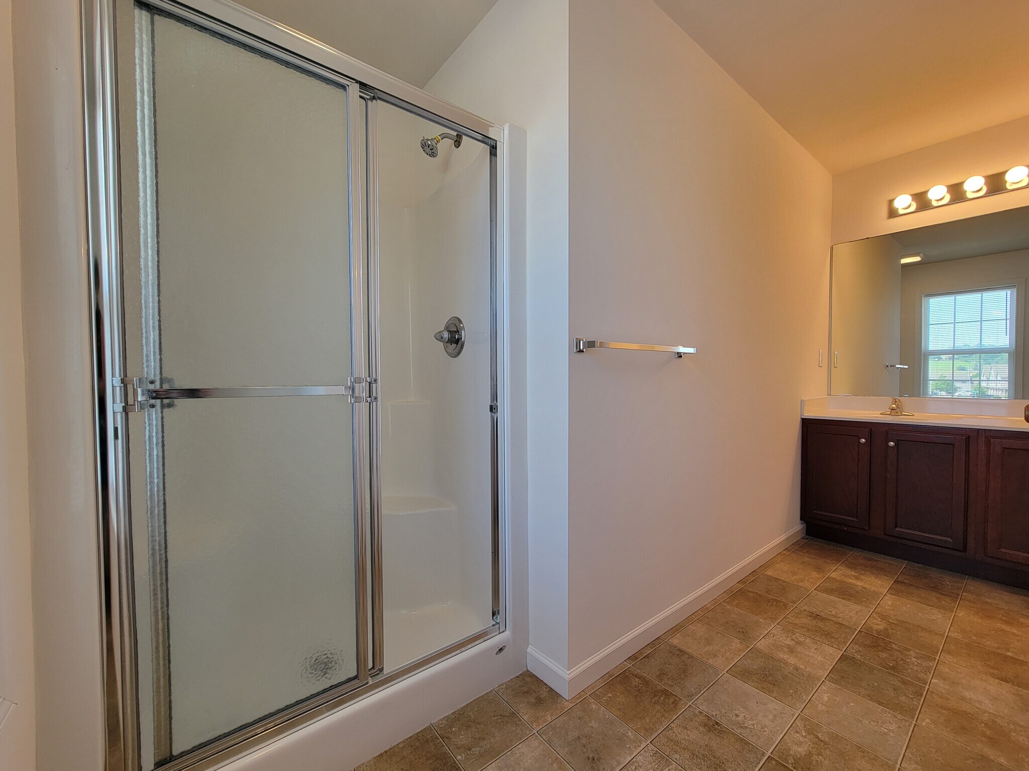 Building Photo - 402 Mount Olive Ln