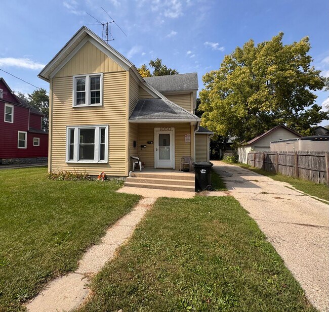 Primary Photo - 1050 Bluff St