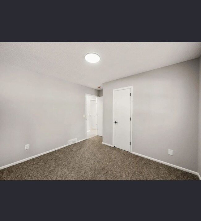 Building Photo - 825 Elm Creek Cir