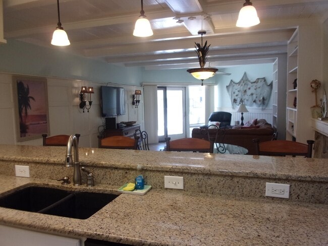 Building Photo - 5650-5A1A A1A S