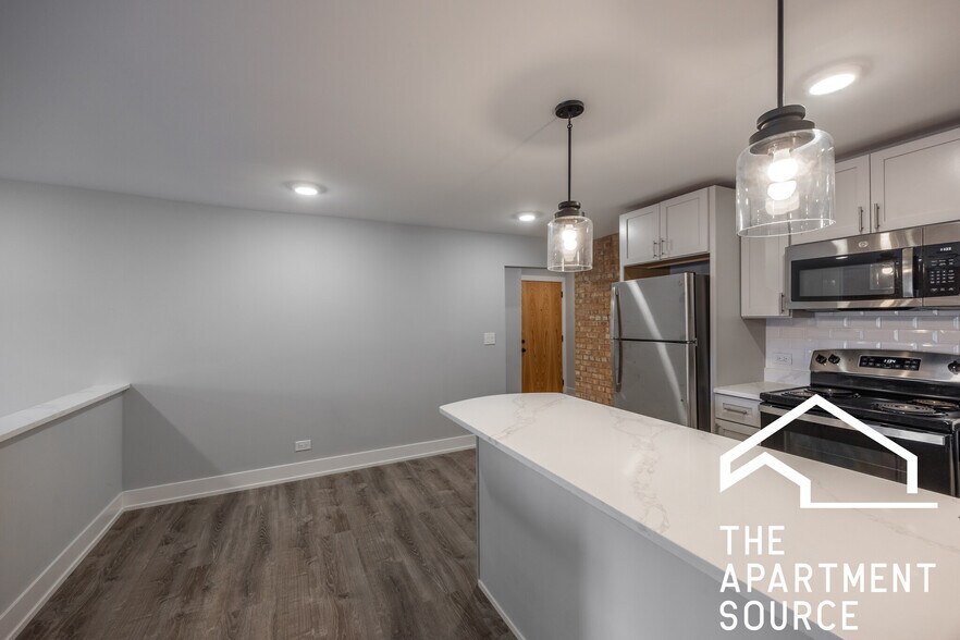 Building Photo - 1214 N La Salle Dr