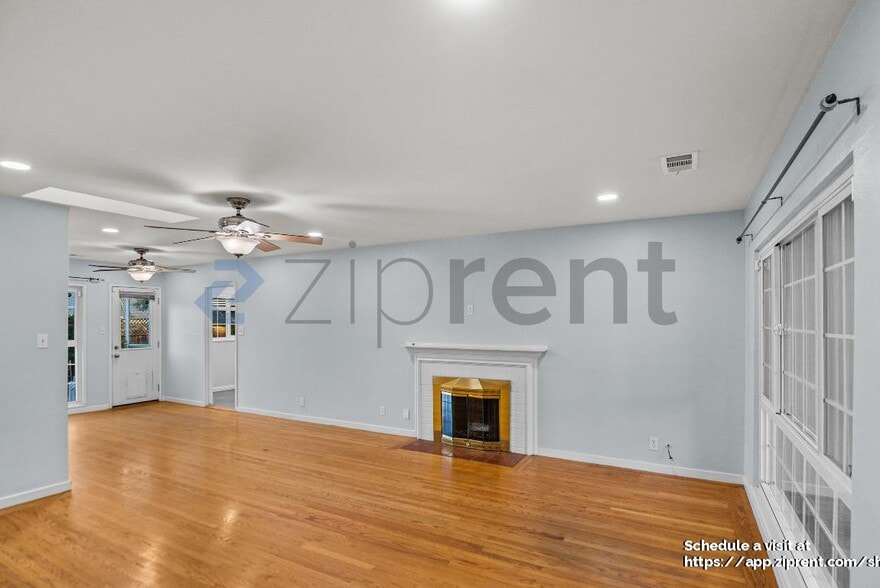 Building Photo - 3848 James Ave