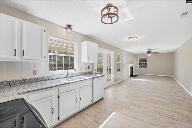 Building Photo - 605 N Donar Dr