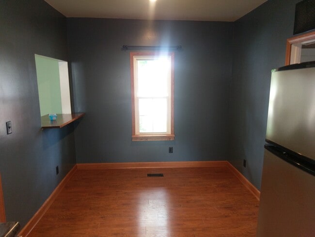 Building Photo - 502 Eben Ave