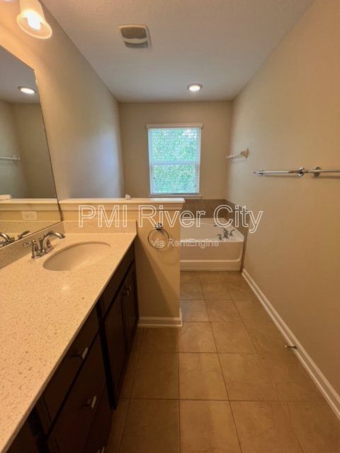 Building Photo - 46 Paradas Pl