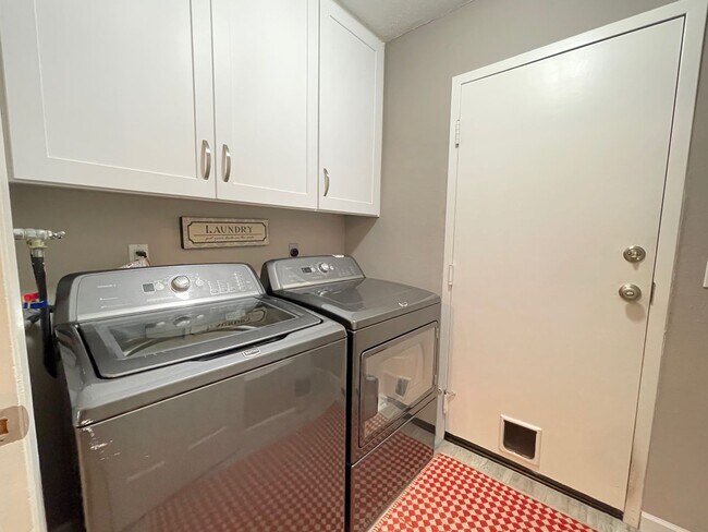 Building Photo - 3 Bedroom Carlsbad Townhouse!