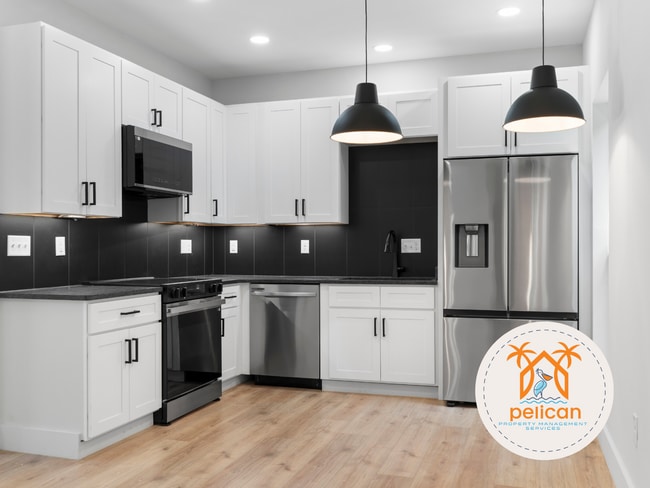 Building Photo - Striking 2BR / 2BA Home with Soaring Vaulted Ceilings