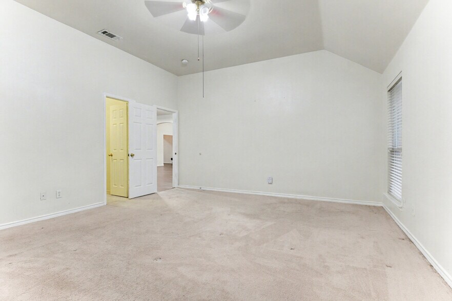 Building Photo - 5474 Golfside Dr