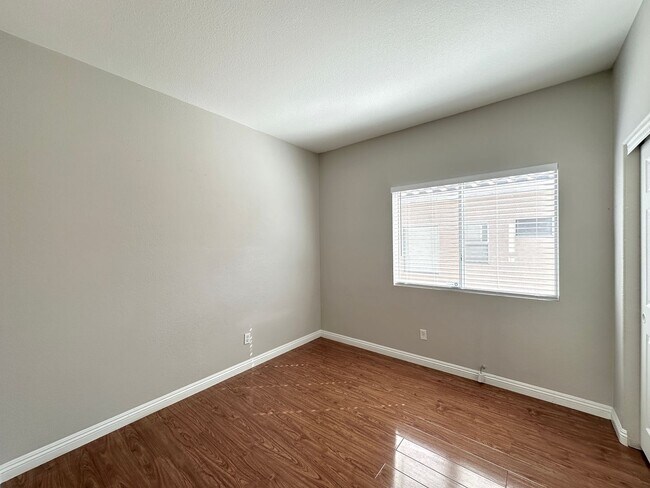 Building Photo - Buffalo Twain