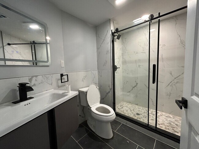 Building Photo - 2104 Reed St