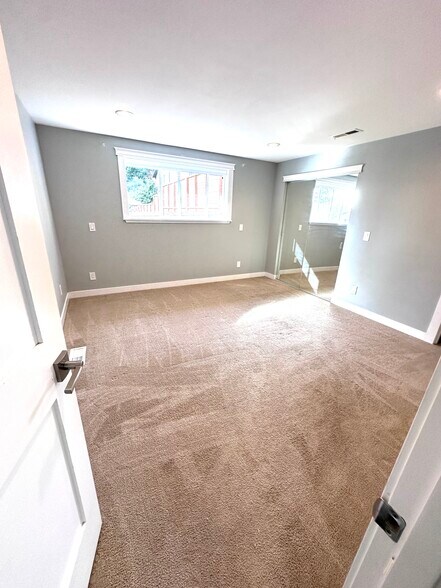 Building Photo - 714 N 179th St