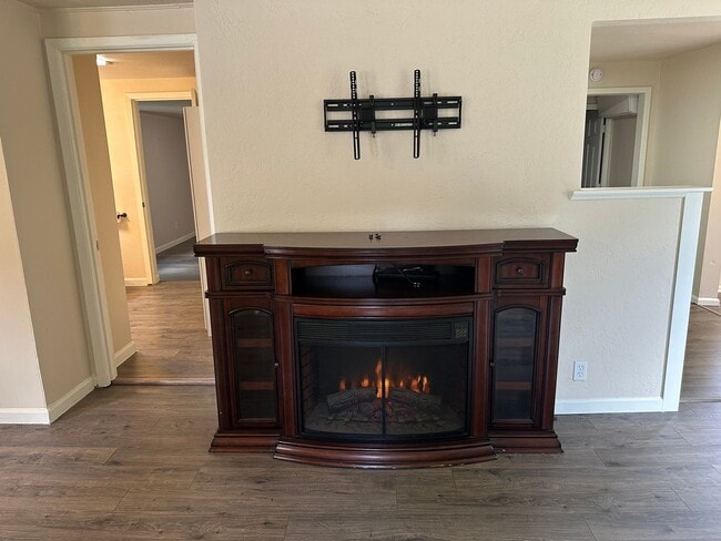 Building Photo - Charming 3 bed 1 bath house in a great a n...