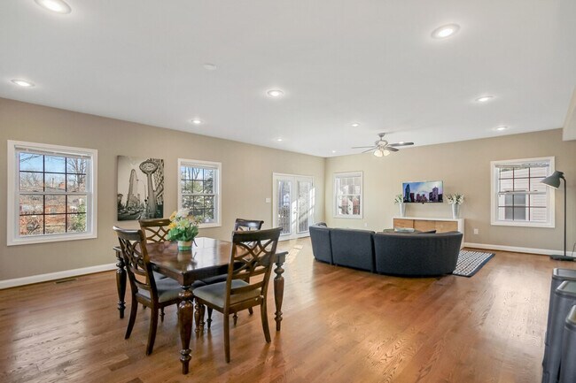 Building Photo - 624 U.S. 29-SI ID1395358P