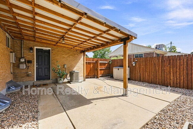 Building Photo - 10807 Larry Dr