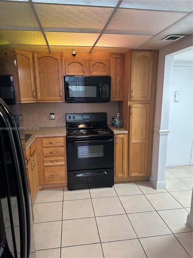 Building Photo - 1000 St Charles Pl