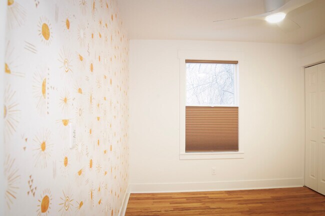 Building Photo - 4811 W Rose Hl St