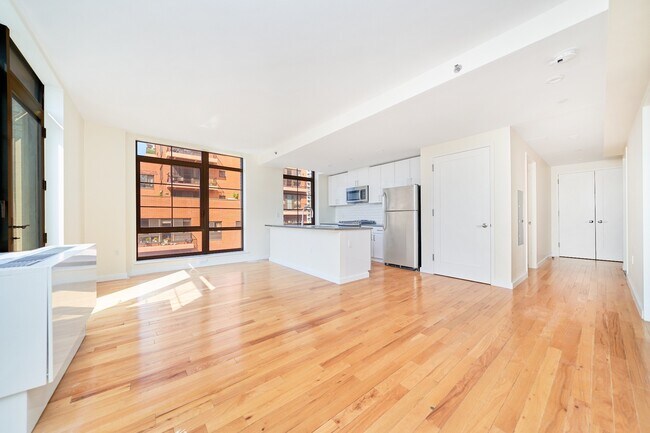 Building Photo - Gorgeous Two Bedroom with Floor to Ceiling Windows
