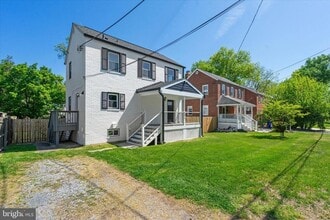 Building Photo - 4814 Fox St
