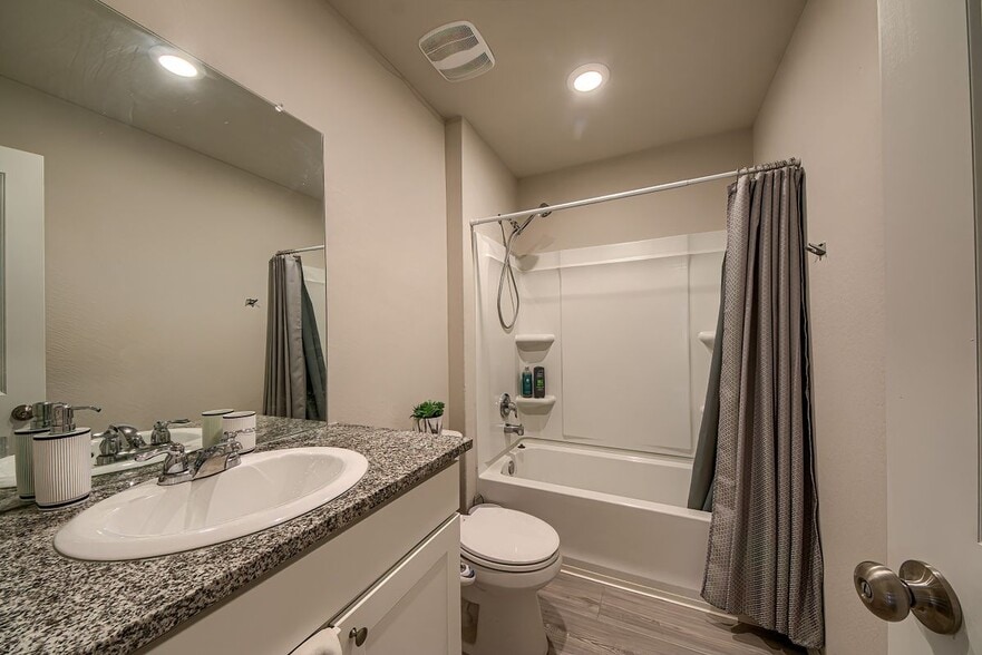 Building Photo - 14014 Homestead