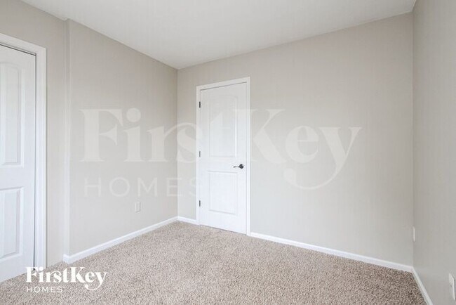 Building Photo - 691 Randall Ct