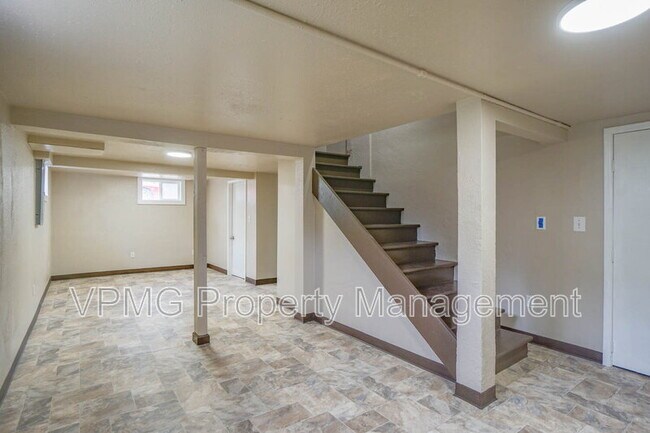 Building Photo - 2901 Fruit Valley Rd