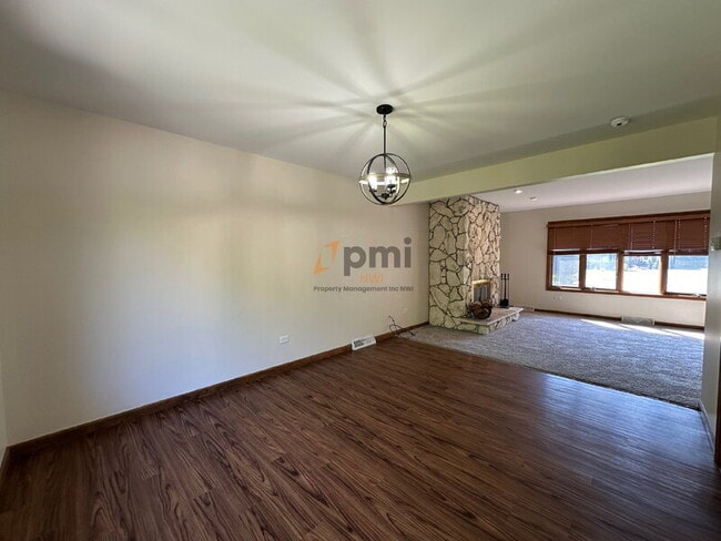 Building Photo - 334 Little John Dr