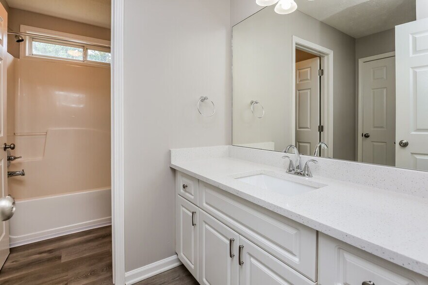 Building Photo - 785 Georgian Hills Dr