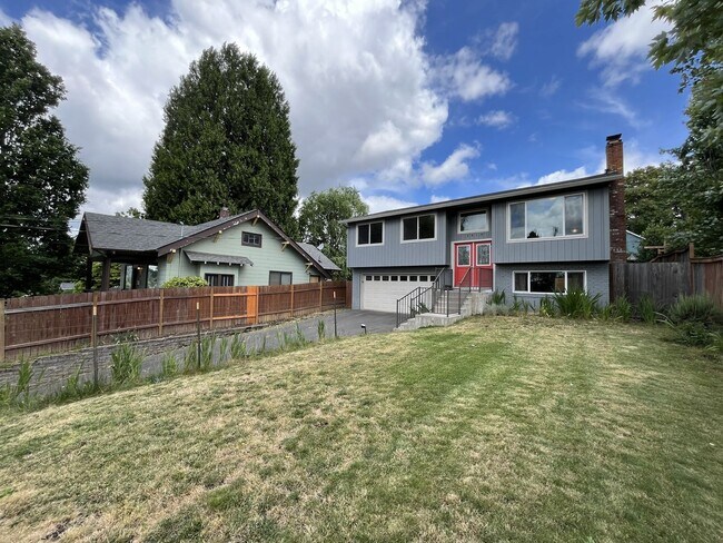 Building Photo - Spacious Milwaukie Home with Bonus Room, Large Fenced Yard and Shed/Workshop