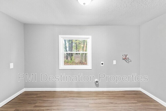 Building Photo - 15508 Loring Rd