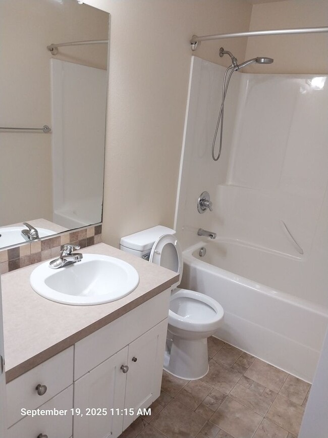 Building Photo - 2050 NW Yohn Ranch Dr