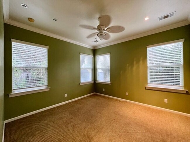 Building Photo - Custom Features, 3 Bedroom, 2 Bathroom, Napa Home