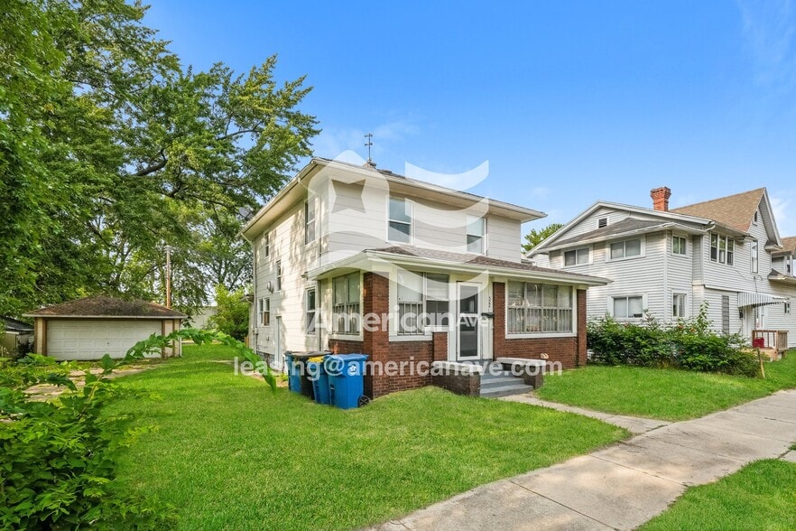 Building Photo - 522 E 3rd St