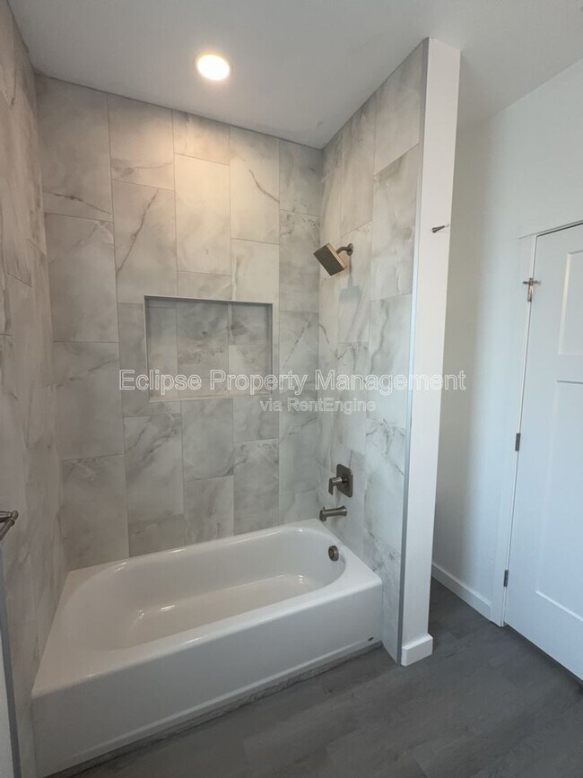 Building Photo - 147 Buena Vista Dr