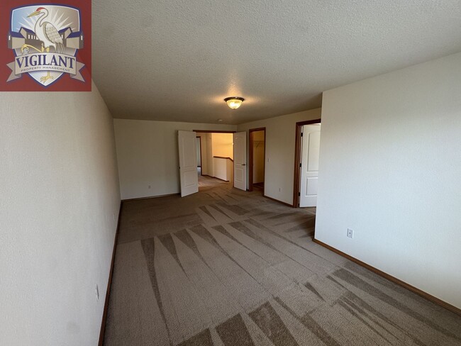 Building Photo - 1614 N Falcon Dr