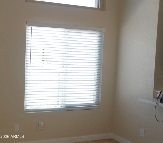 Building Photo - 2201 N Comanche Dr