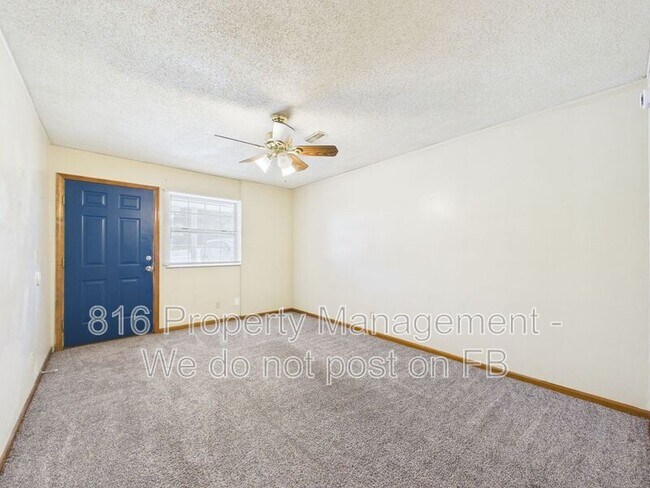 Building Photo - 402 S Commercial Ave