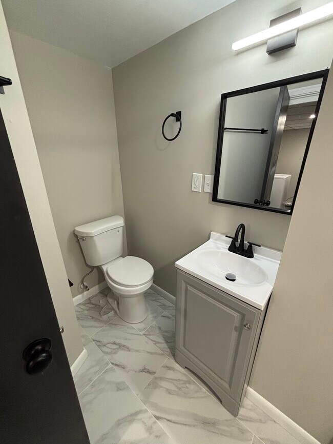 Building Photo - 3 Bedroom 2 Bathrooms, 21213