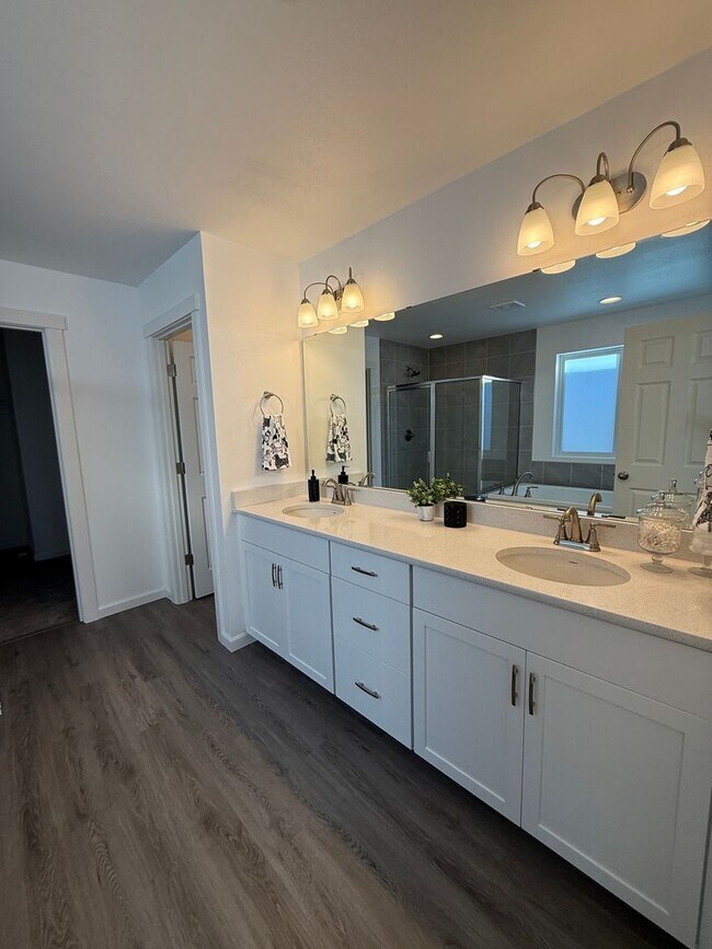 Building Photo - Hogan Heights Community 4 Bed 3.5 Bath