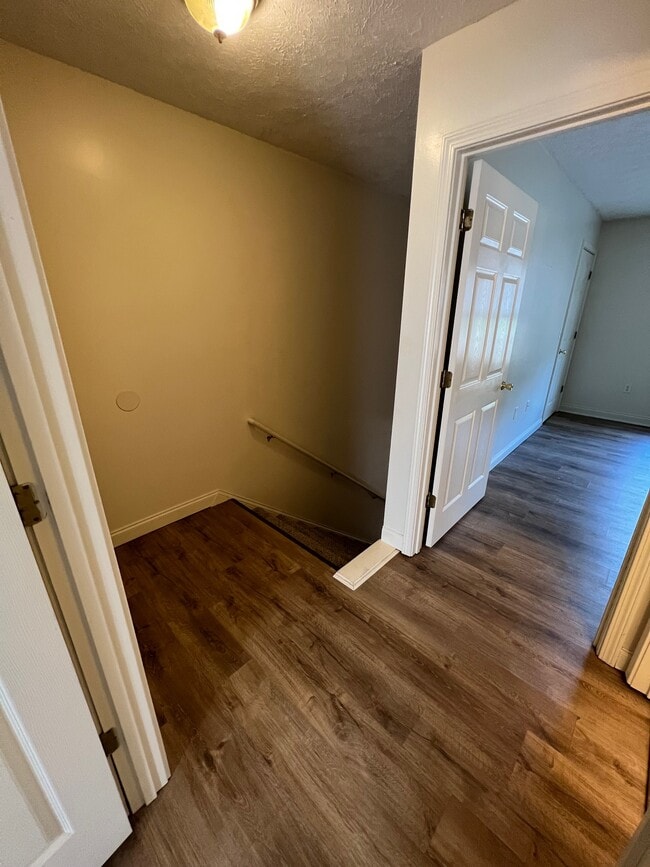 Building Photo - 24 Jade Ct